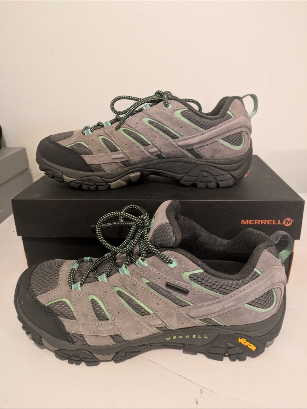 NWT Women's Hiking Shoes Merrell  Moab 2 Waterproof in the "Drizzle/Mint"